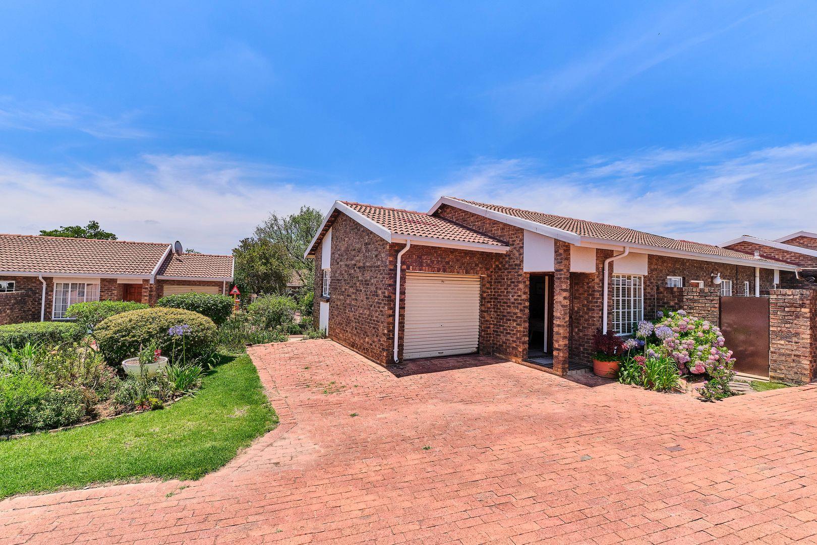 2 Bedroom Townhouse for sale in Blackheath P24113814924