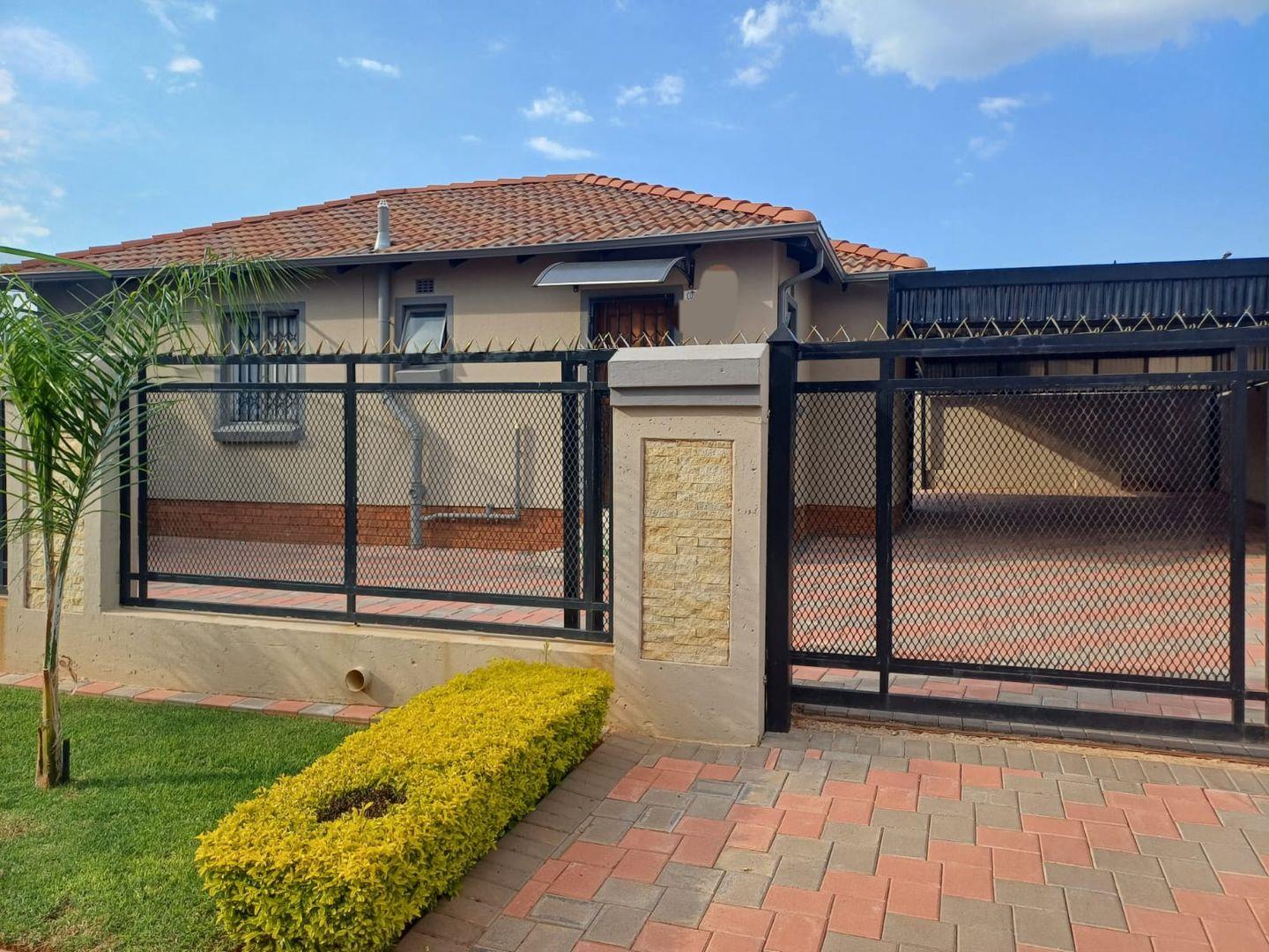 3 Bedroom House for sale in Mamelodi East P24113815397