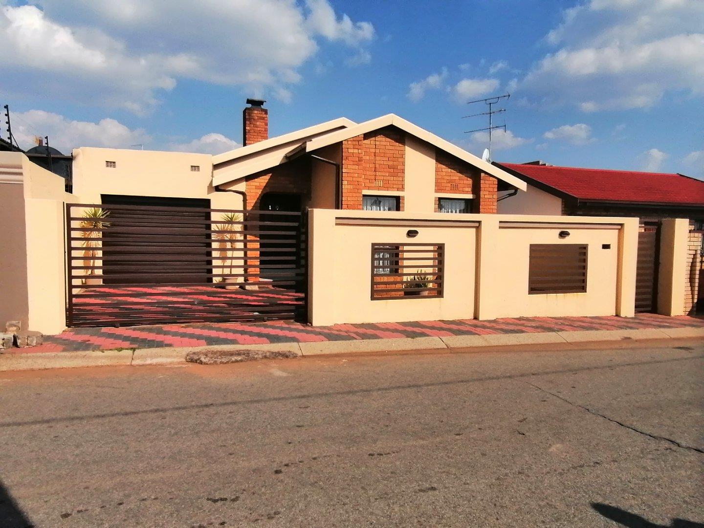 Meadowlands Property Property and houses to rent in Meadowlands