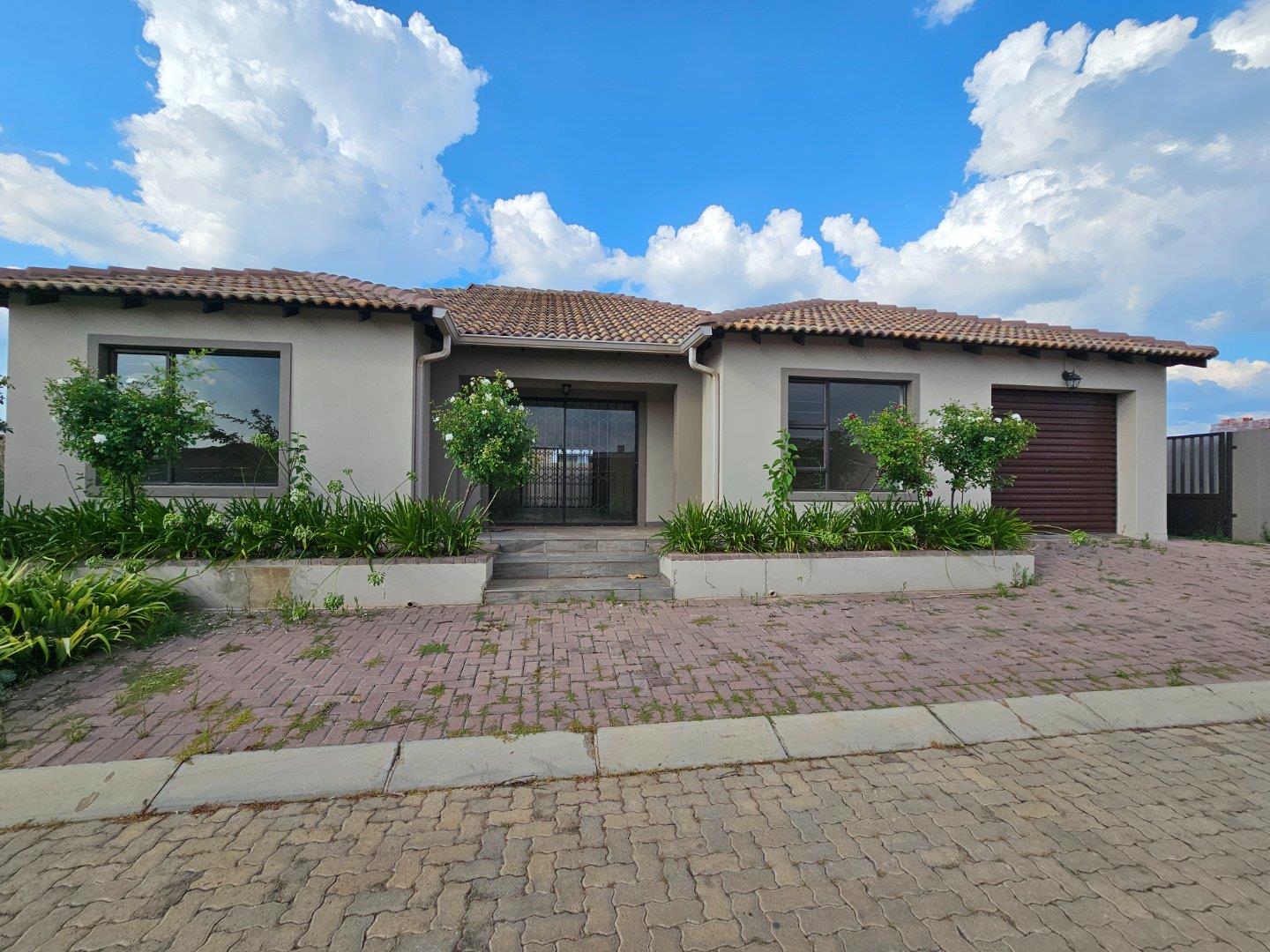 2 Bedroom House for sale in Waterberry Estate P24113815894