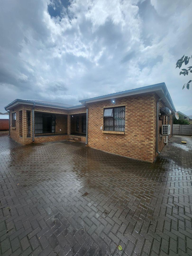 4 Bedroom House to rent in Hillside P24114188839