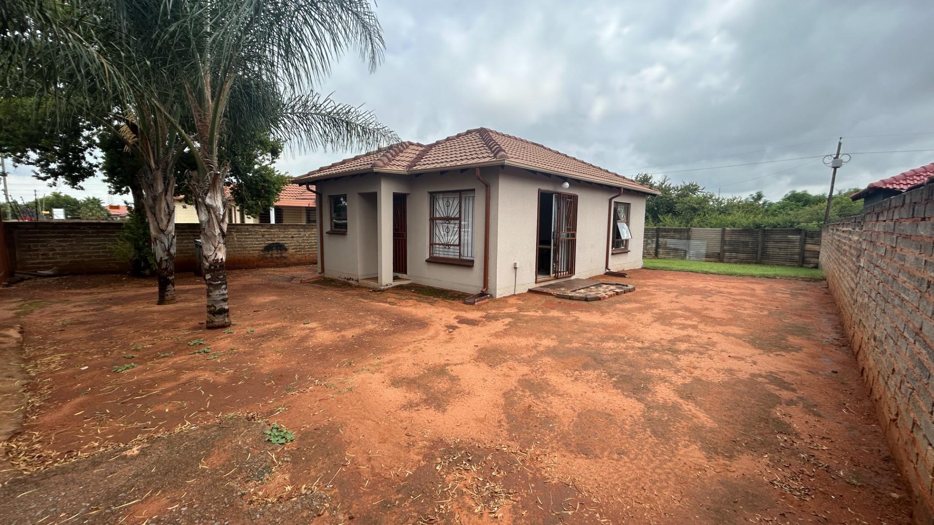 2 Bedroom House for sale in The Orchards P24113818703