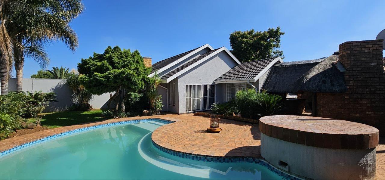 3 Bedroom House for sale in Rowhill P24113818939