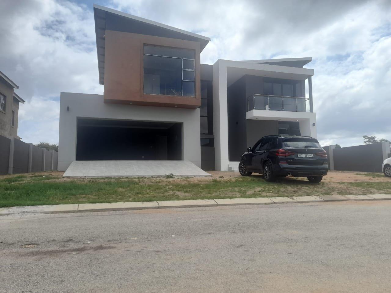 4 Bedroom House for sale in Woodhill Estate P24113820119