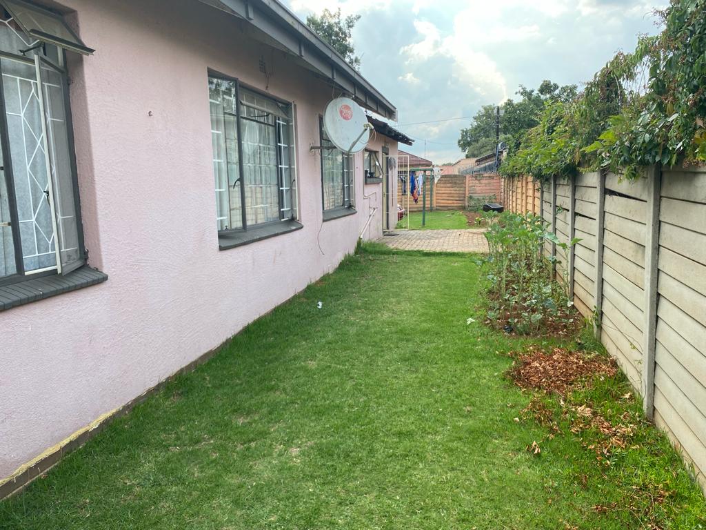 7 Bedroom House for sale in Kempton Park Ext 2 P24113820129