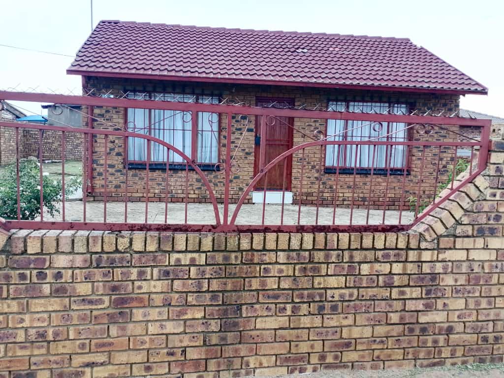 2 Bedroom House for sale in Tsakane Ext 8 P24113820733