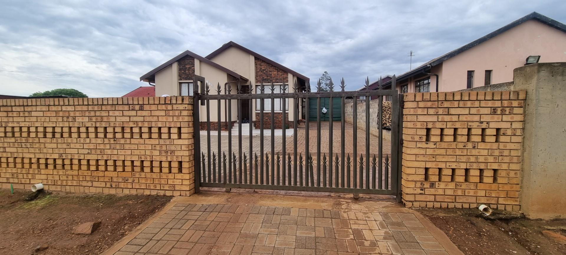 3 Bedroom House for sale in Sebokeng Zone 7 P24113822202