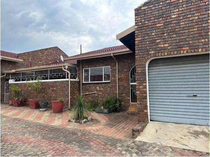 Van Riebeeck Park, Kempton Park Property Property and houses to rent