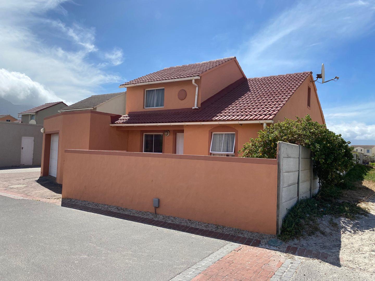 4 Bedroom House for sale in Muizenberg Capricorn Beach, 40 Duiker