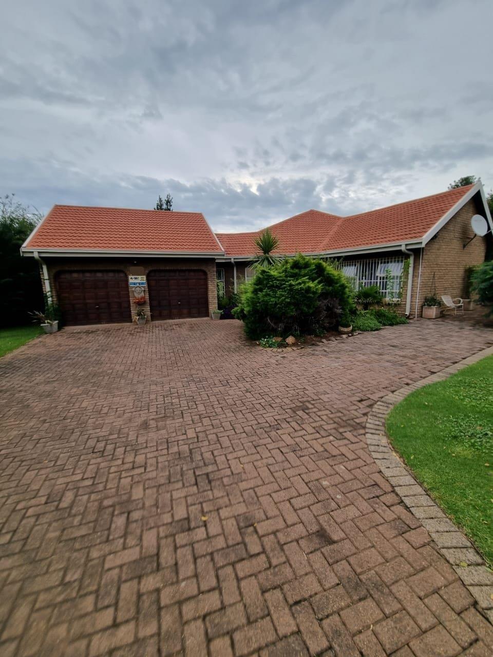4 Bedroom House for sale in Vanderbijlpark SE 3 P24113824577