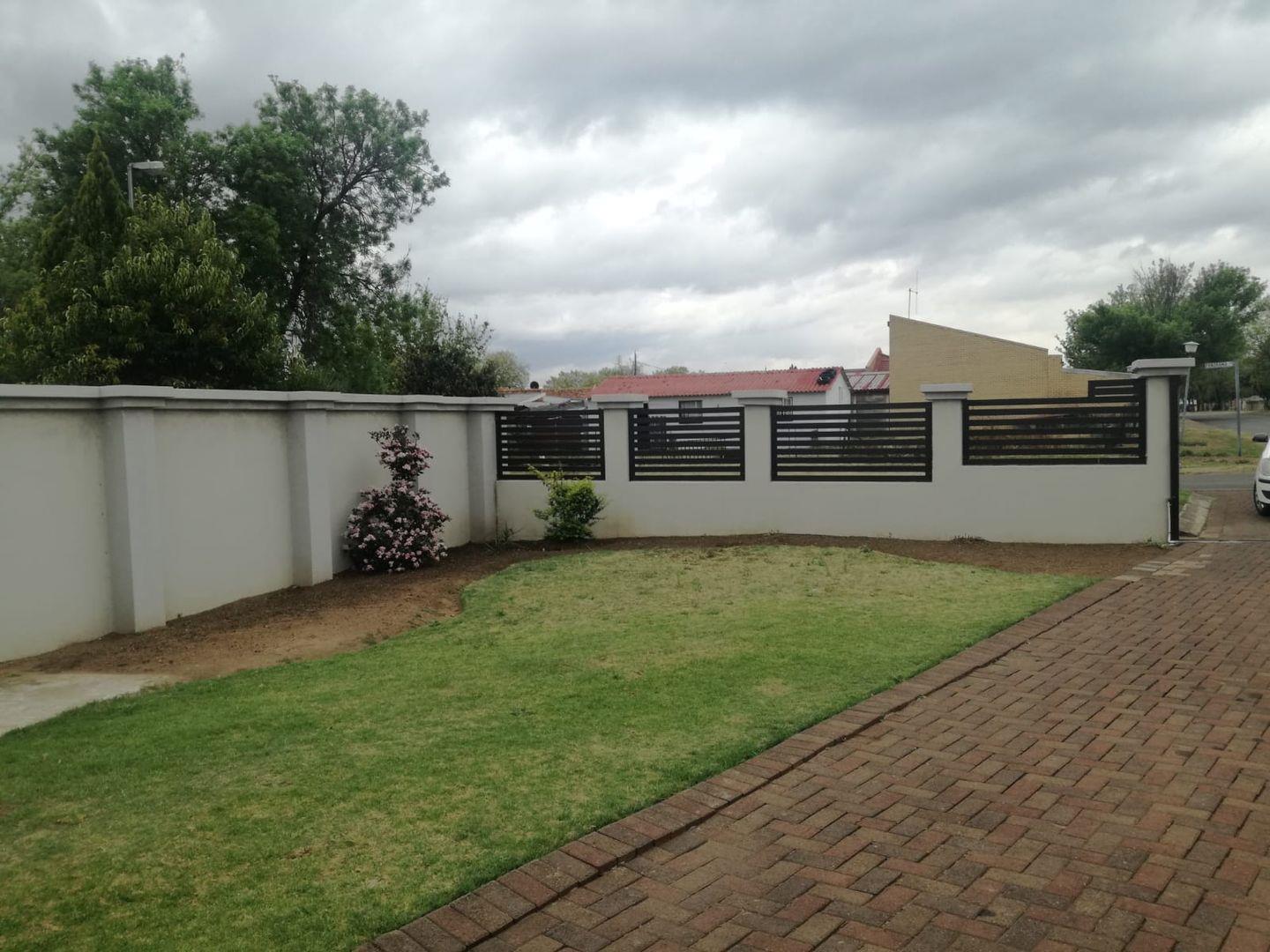 Lennoxton Property Property and houses for sale in Lennoxton