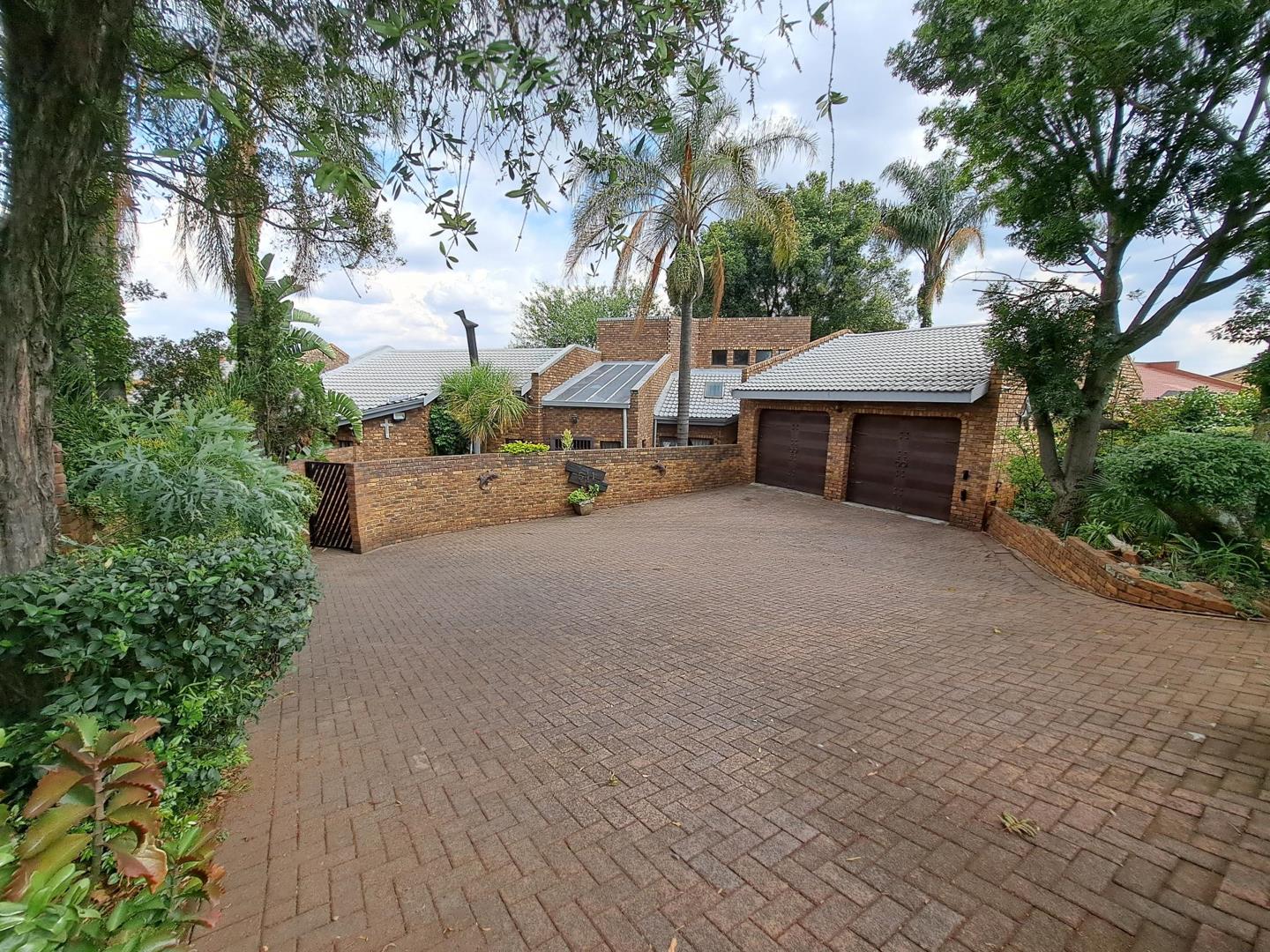 4 Bedroom House for sale in Moreleta Park P24113557013