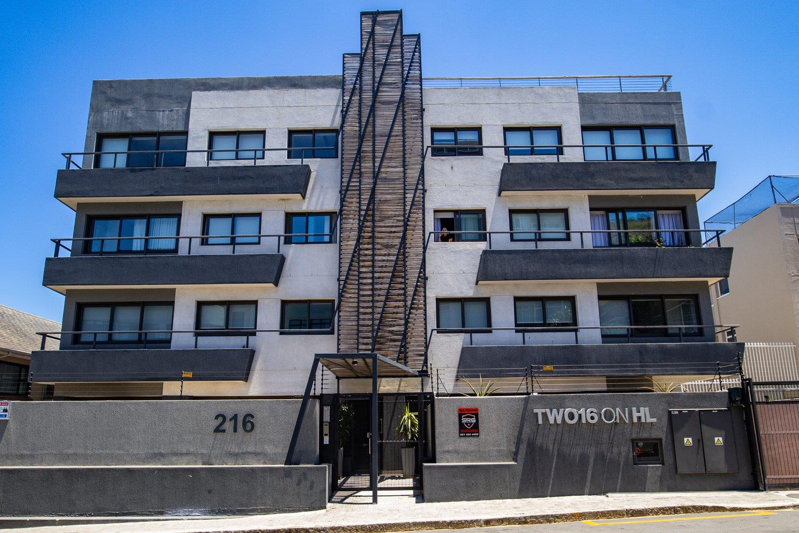 2.5 Bedroom Apartment / flat for sale in Sea Point 216 High Level