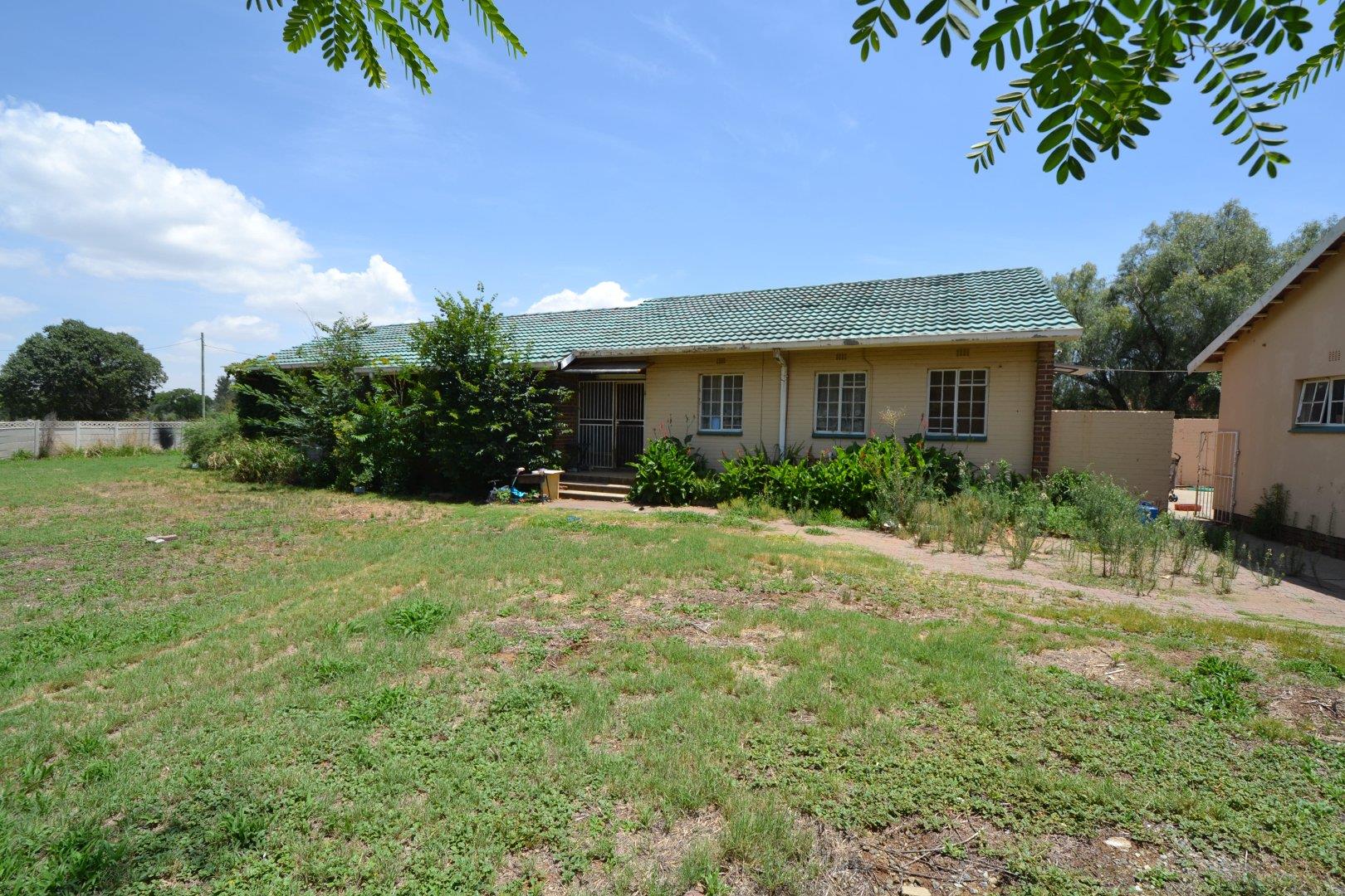 4 Bedroom House for sale in Seemeeupark P24113825085