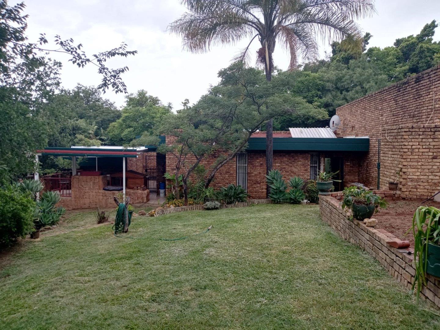 3 Bedroom House for sale in Silverton P24113825292