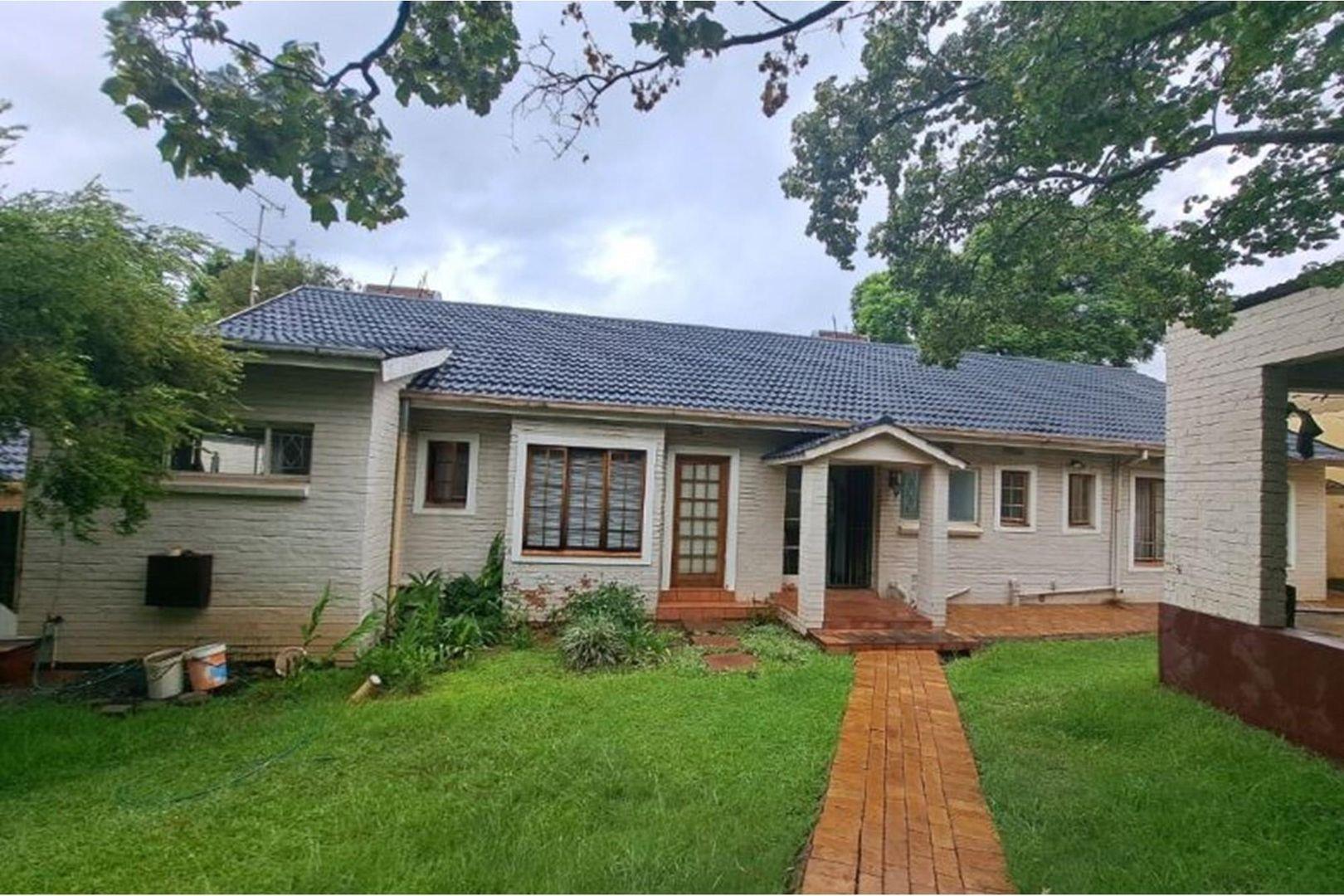 4 Bedroom House for sale in Parkmore P24113825875