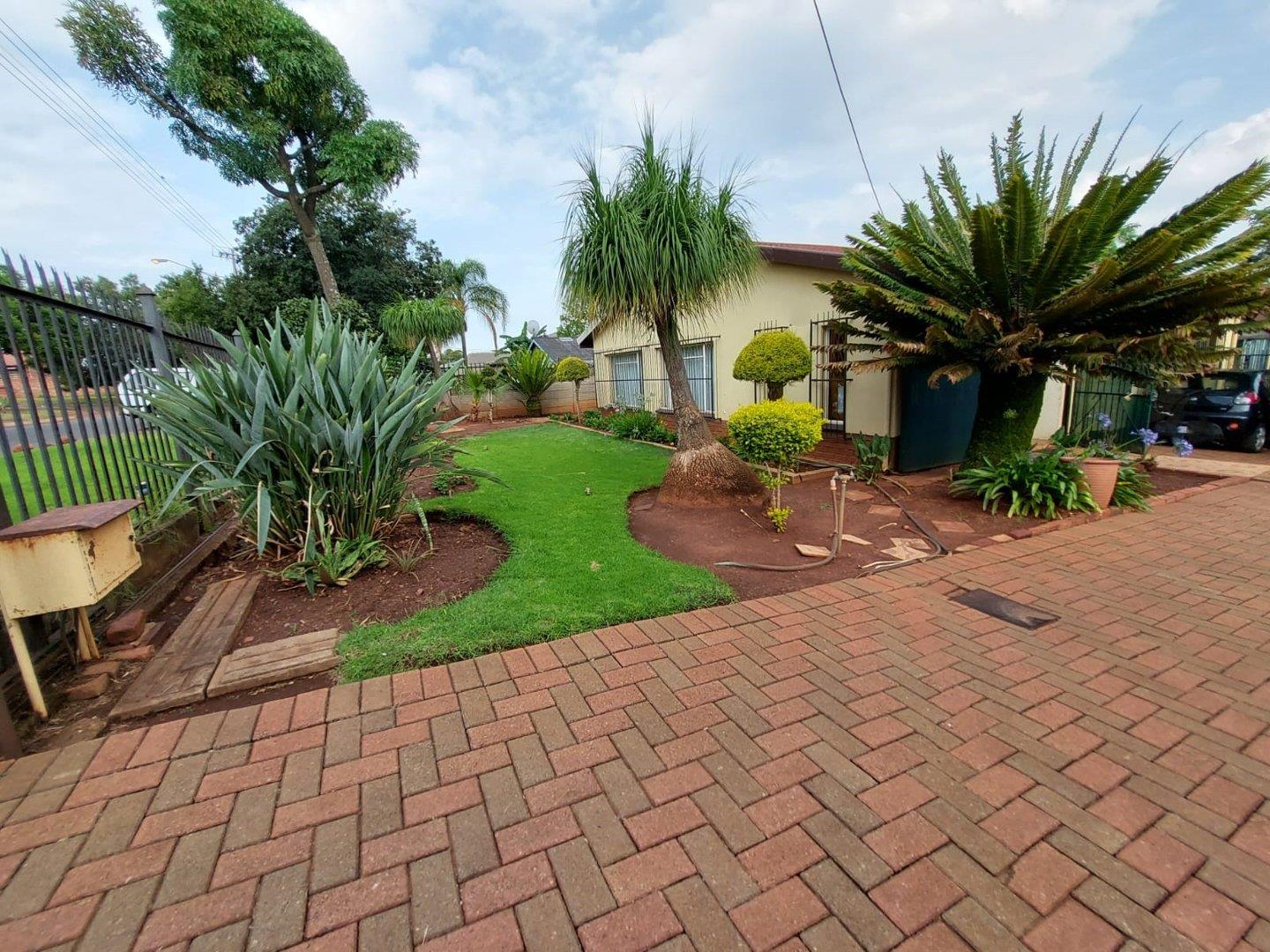 4 Bedroom House for sale in Danville P24113826917