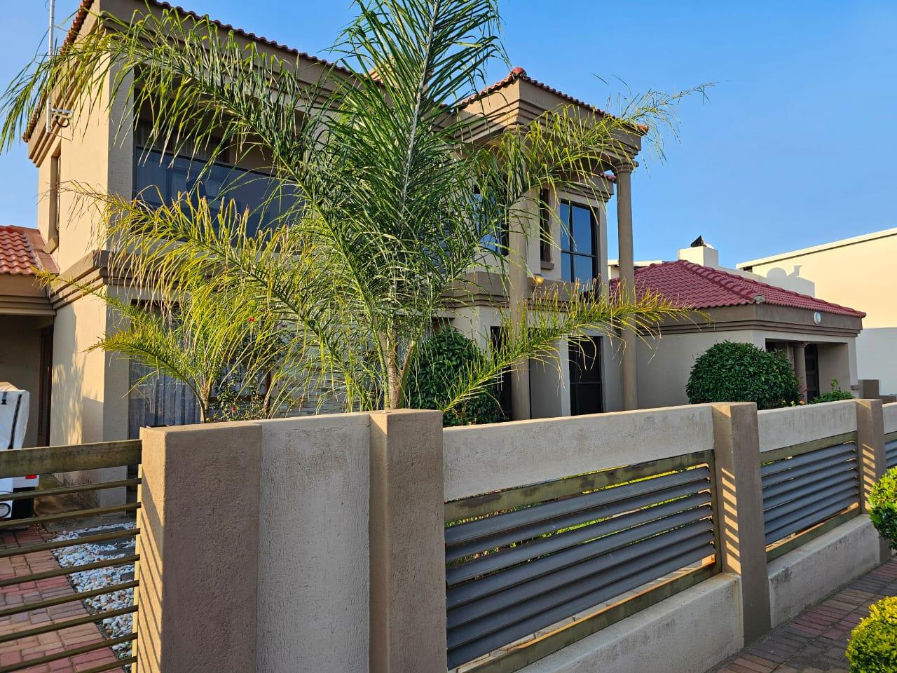 4 Bedroom House for sale in Woodhill Estate P24113827023