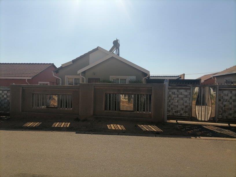 3 Bedroom House for sale in Rosslyn P24113828120