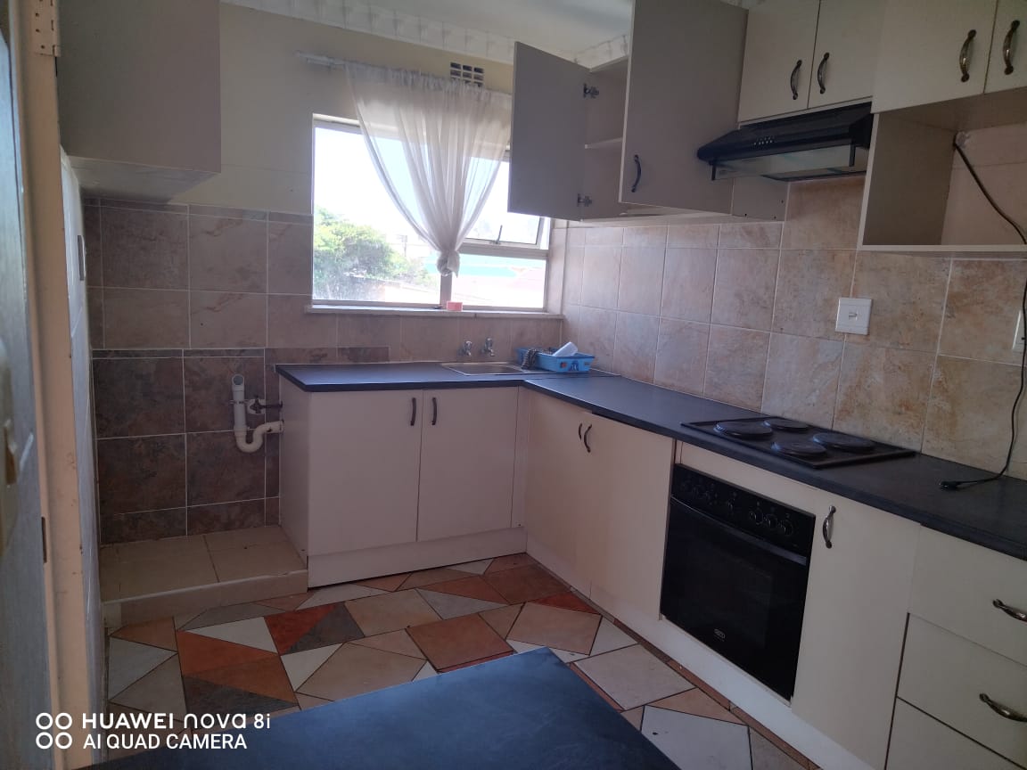 2 Bedroom House for sale in Quigney P24113828400