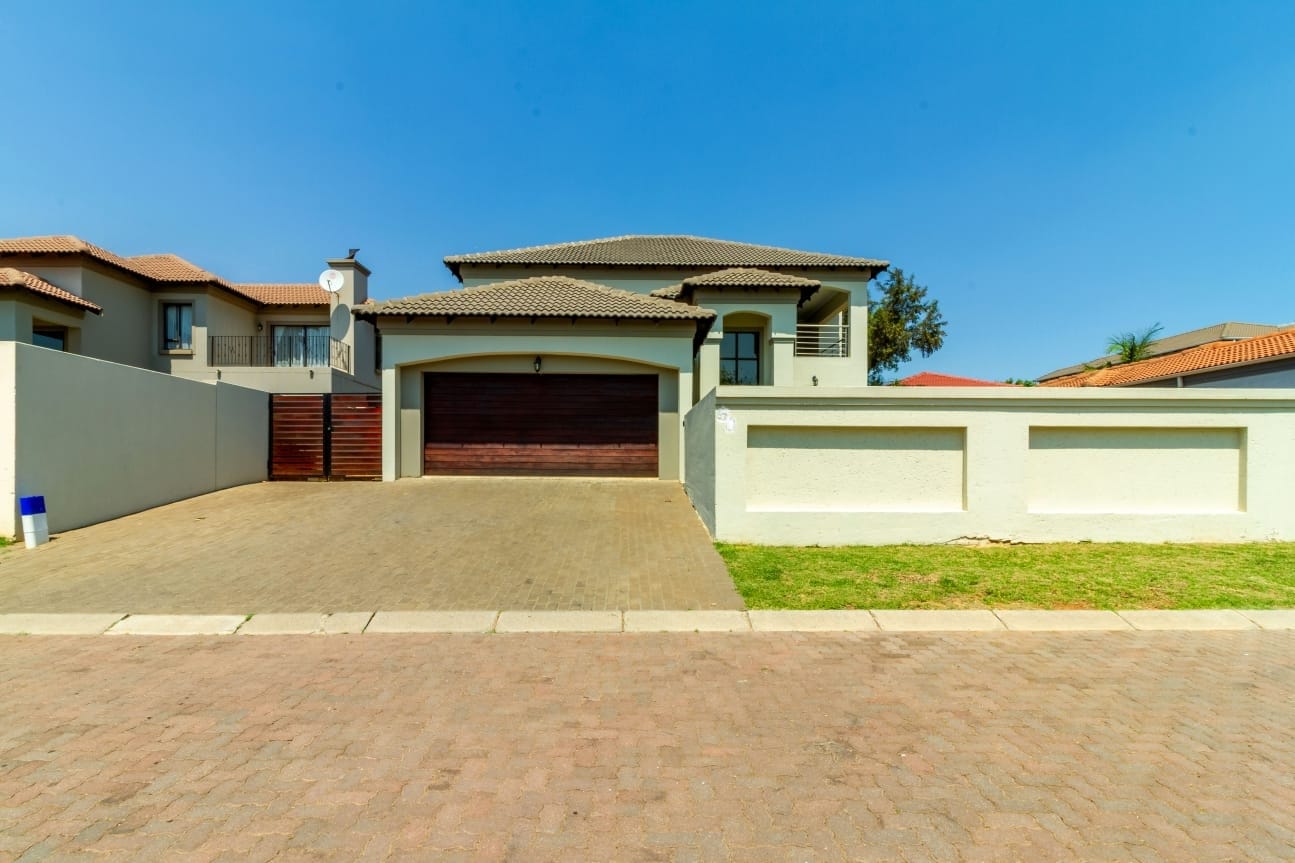 4 Bedroom House for sale in Summerset P24113829510