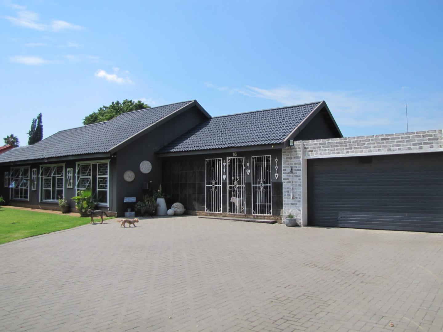 3 Bedroom House for sale in Flora Gardens P24113829680