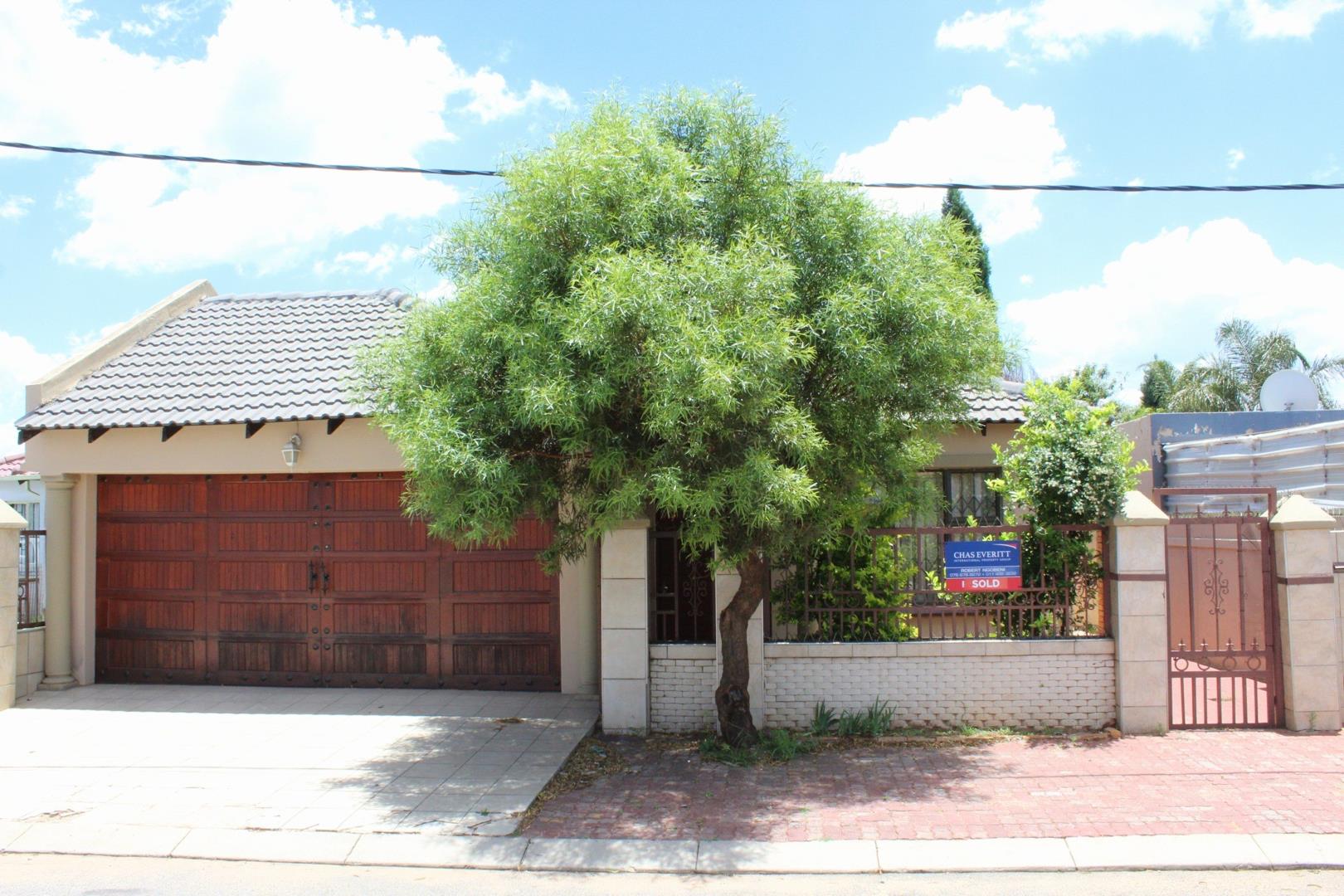 3 Bedroom House for sale in Riverlea P24113830281