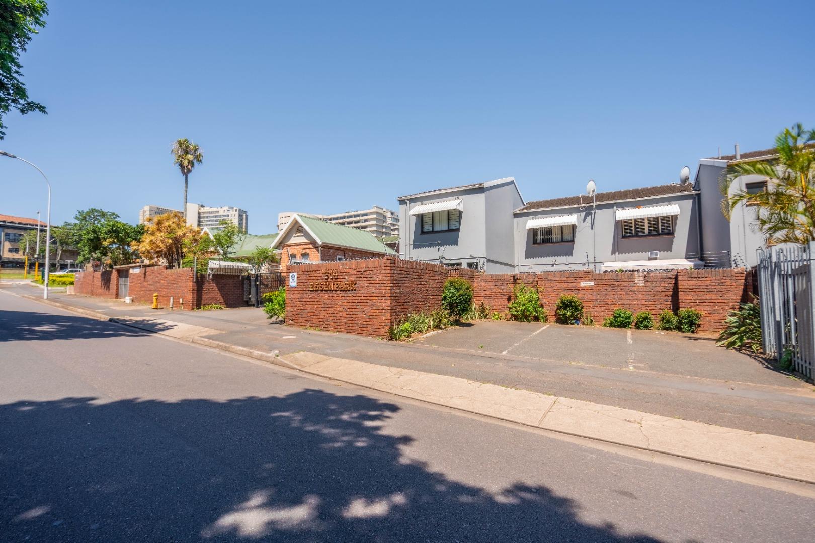 2 Bedroom Townhouse for sale in Essenwood 10 Essenpark, 314 Stephen