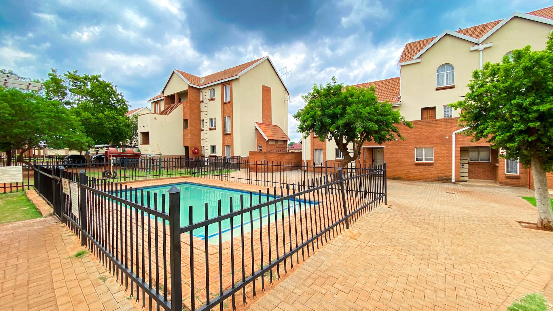 2 Bedroom Apartment / flat to rent in The Orchards P24114222245