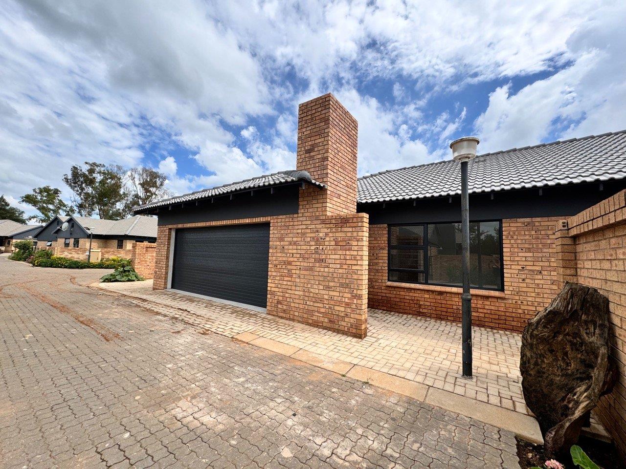 3 Bedroom Townhouse for sale in Baillie Park P24113832334