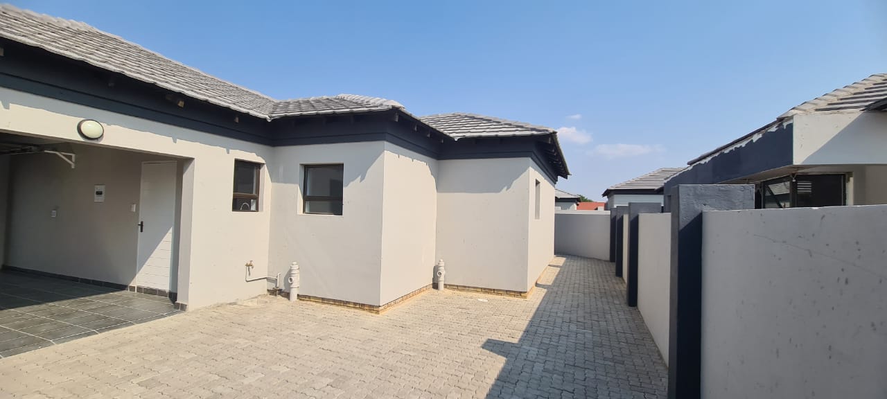 3 Bedroom House for sale in Secunda P24113832877