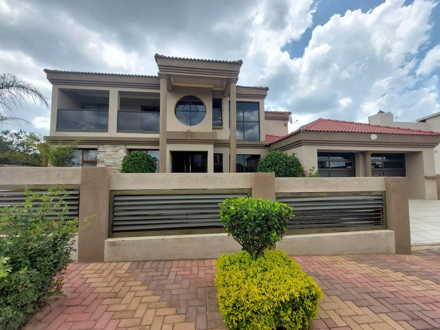 4 Bedroom House for sale in Woodhill Estate Res/ Est/ 45 Hillside