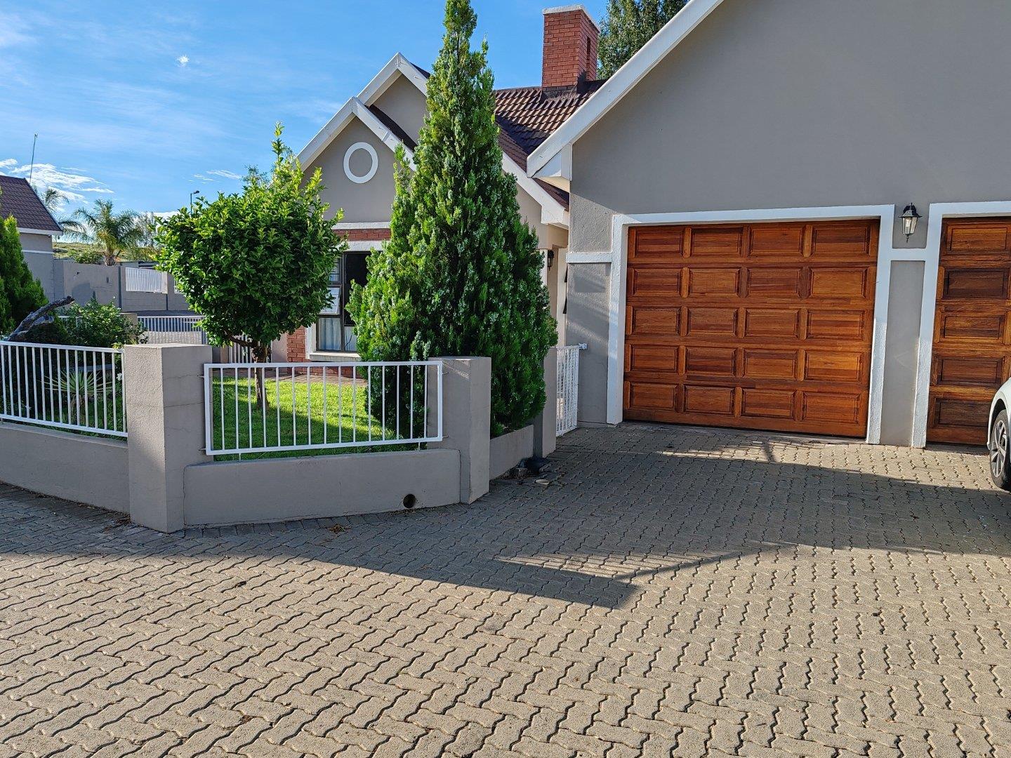 3 Bedroom Townhouse for sale in Lilyvale S H P24113836312