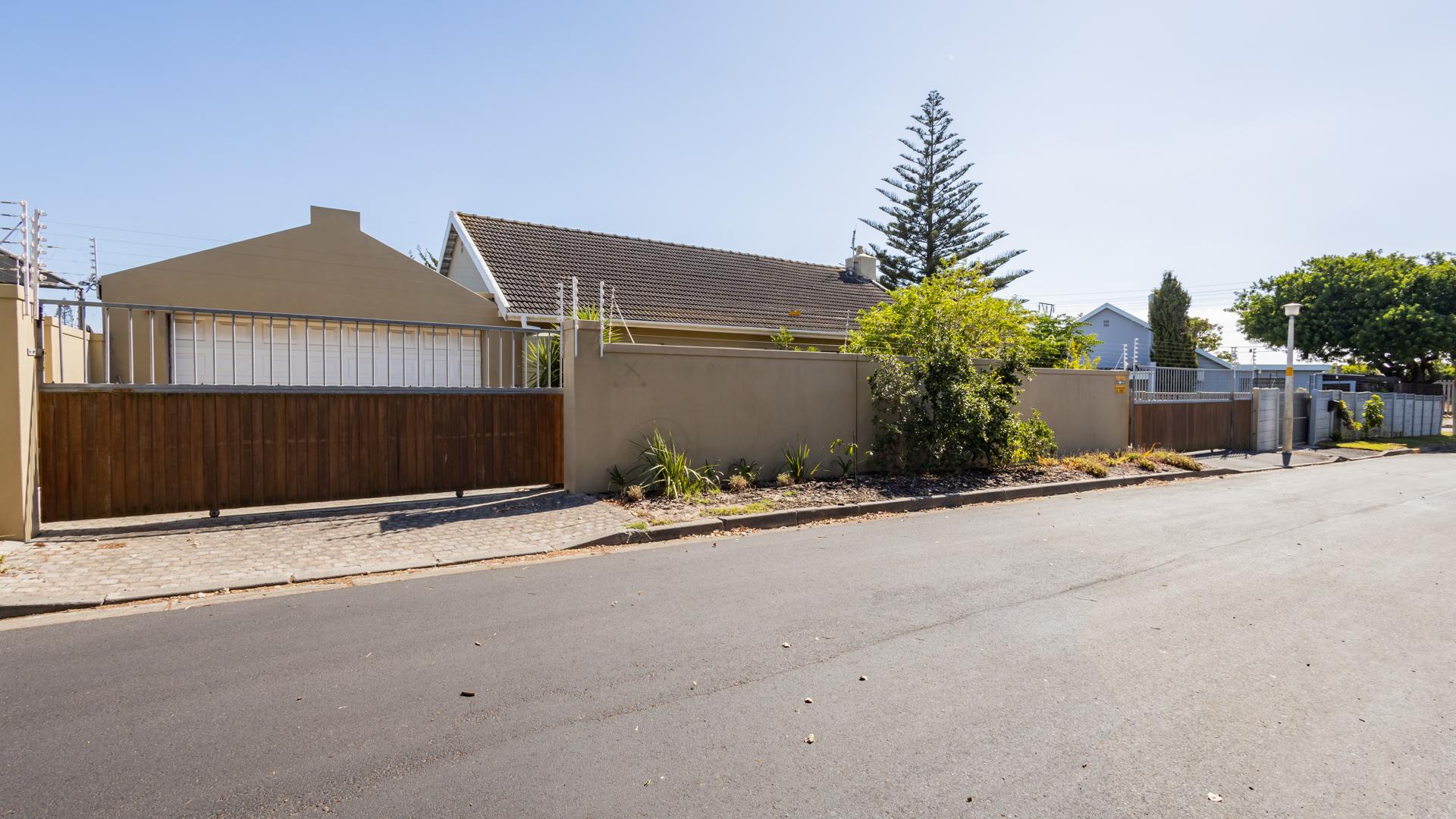 3 Bedroom House for sale in Retreat P24113838473