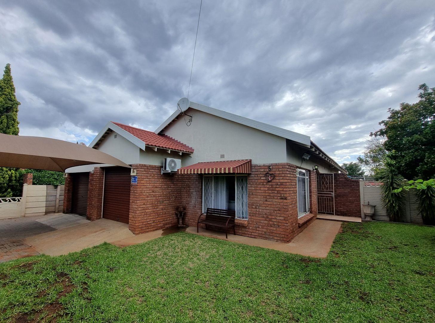 3 Bedroom House for sale in South Ridge P24113839118