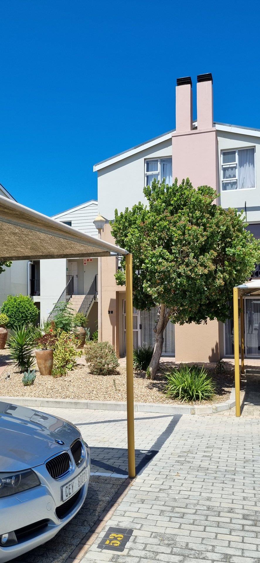 Apartments / flats to rent in Gordons Bay Gordons Bay Property