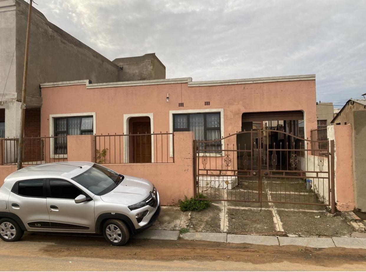 Meadowlands East Property Houses for sale in Meadowlands East