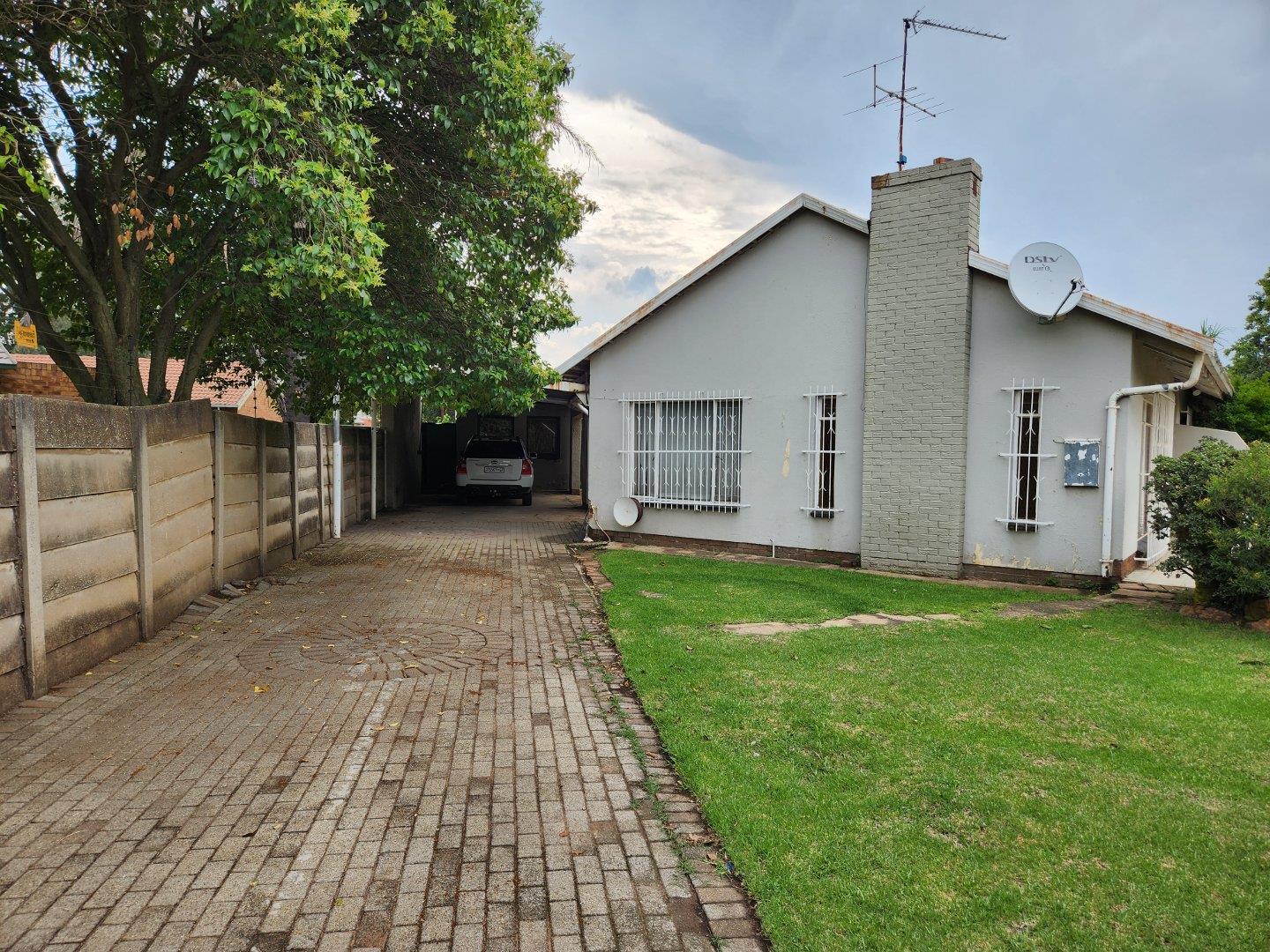 4 Bedroom House for sale in Modder East P24113840720