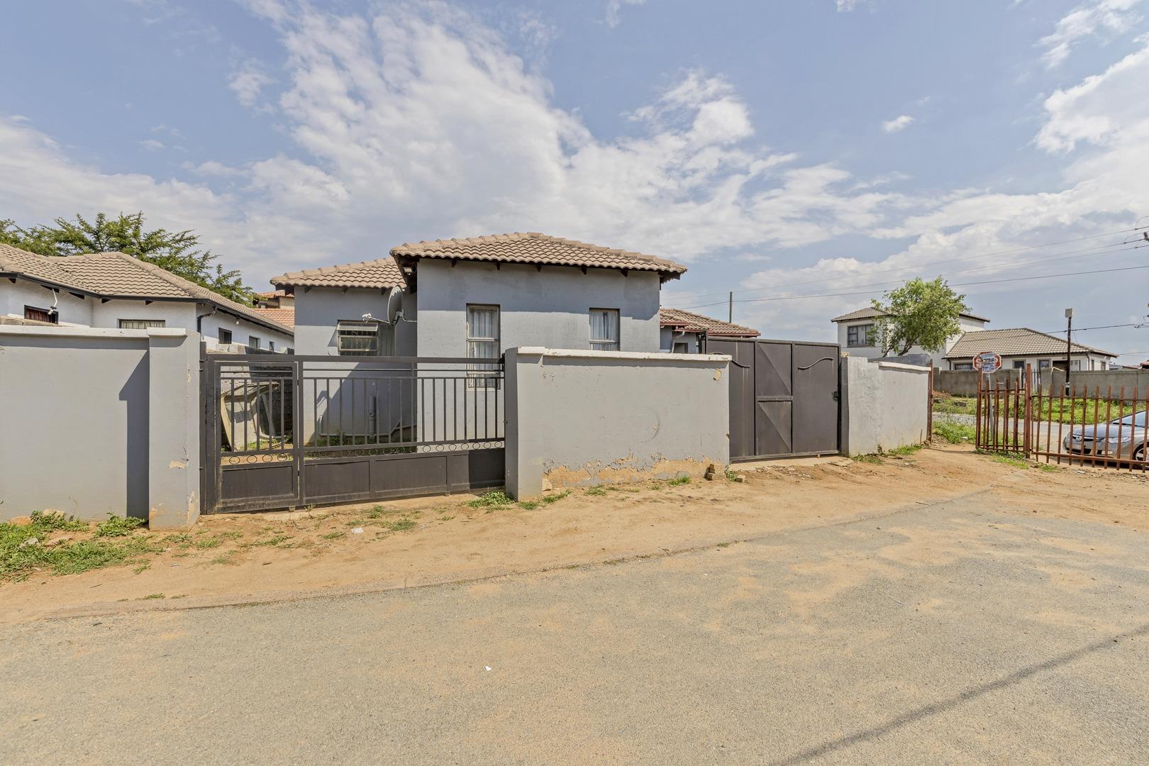 4 Bedroom House for sale in Cosmo City 1151 New Hampshire P24113841749