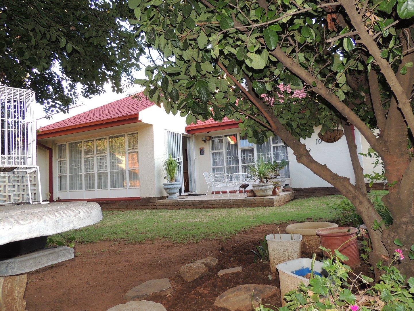 3 Bedroom Townhouse for sale in Fleurdal P24113842015