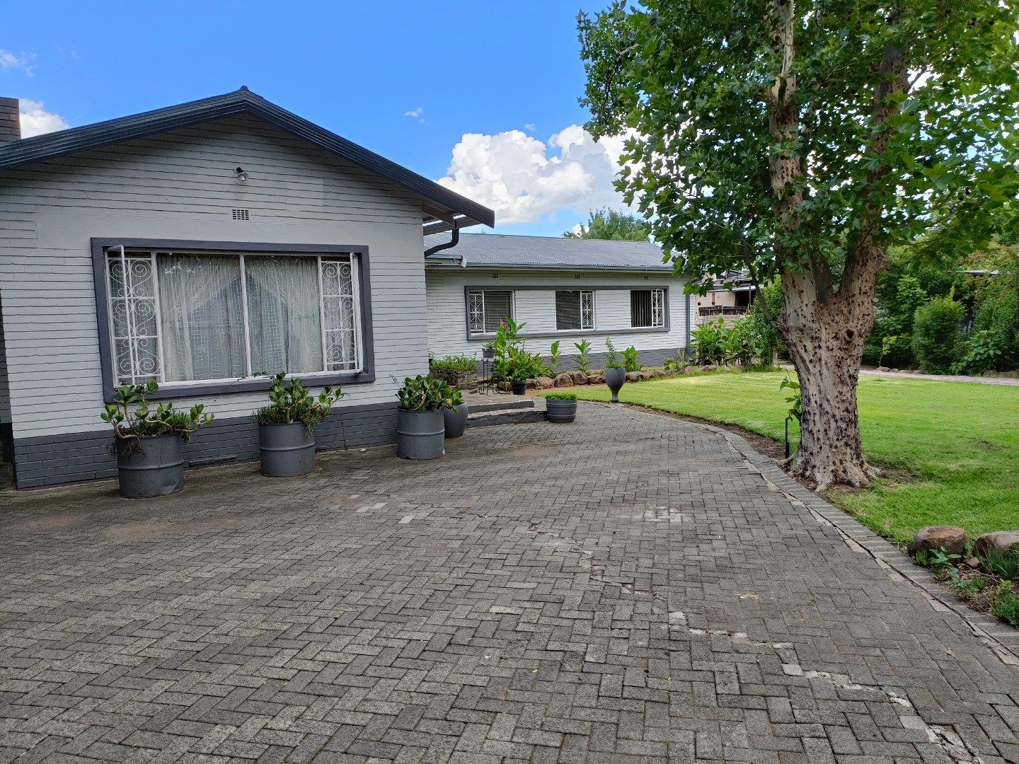 5 Bedroom House for sale in Bayswater P24113842118