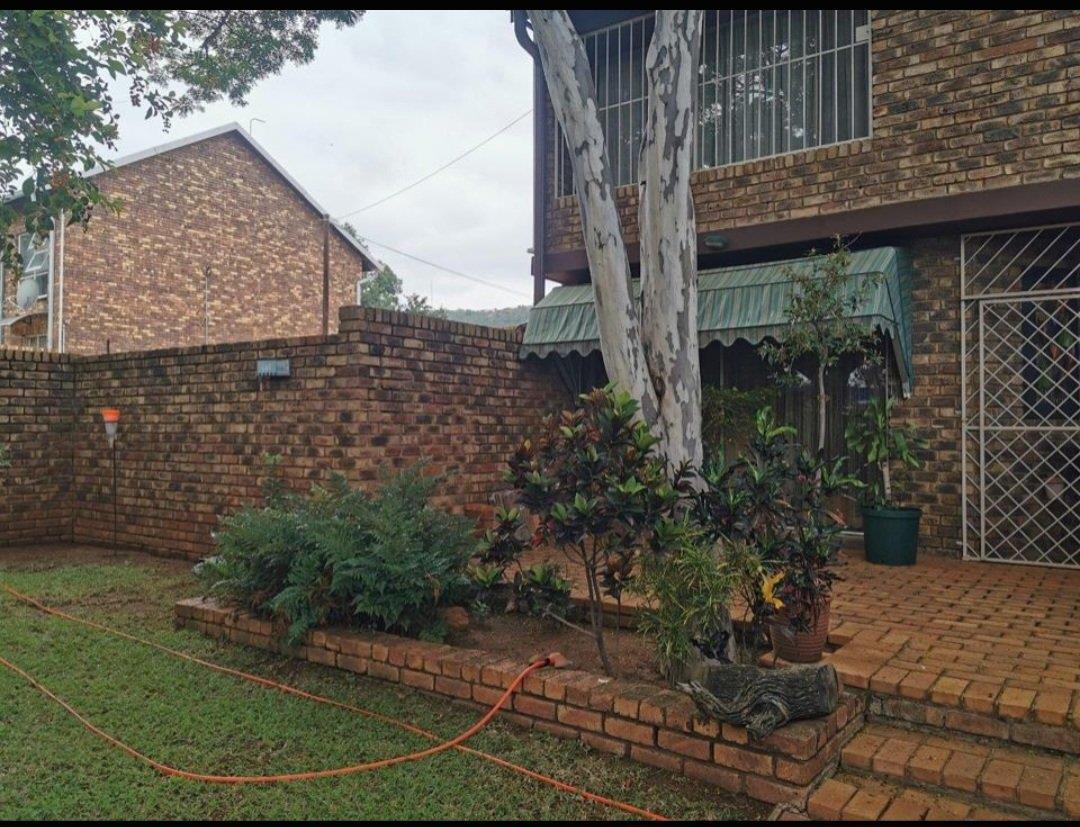 3 Bedroom Townhouse for sale in Sinoville P24114501810