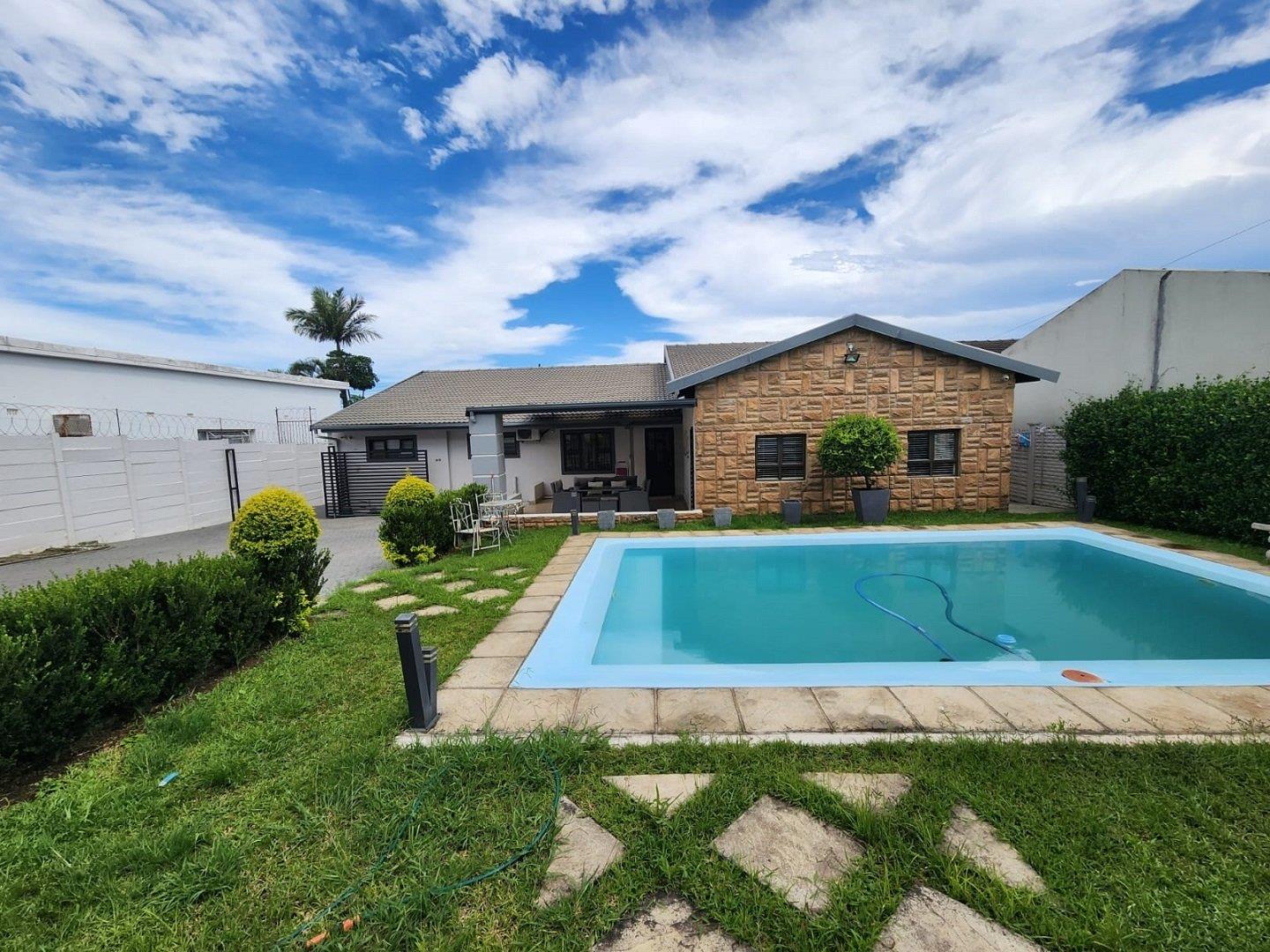 4 Bedroom House for sale in Mountain Rise P24113843527