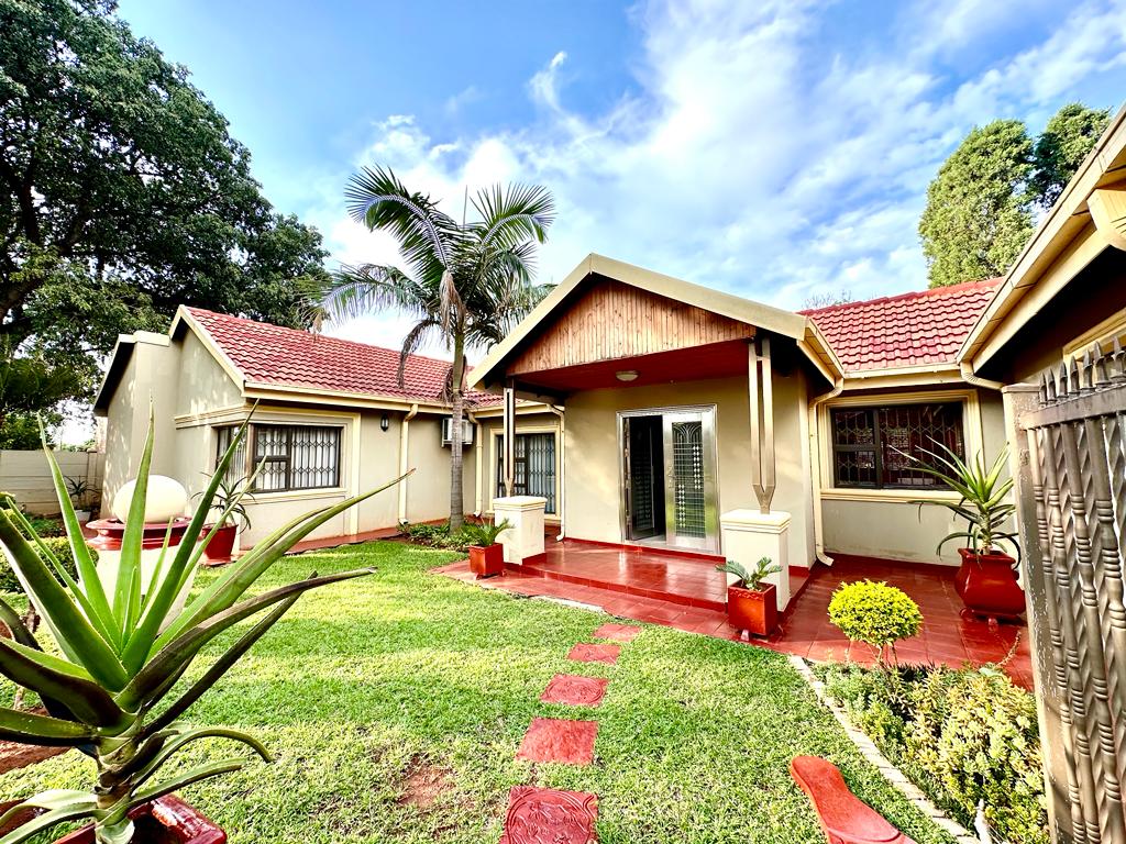 3 Bedroom House for sale in The Orchards P24113843704