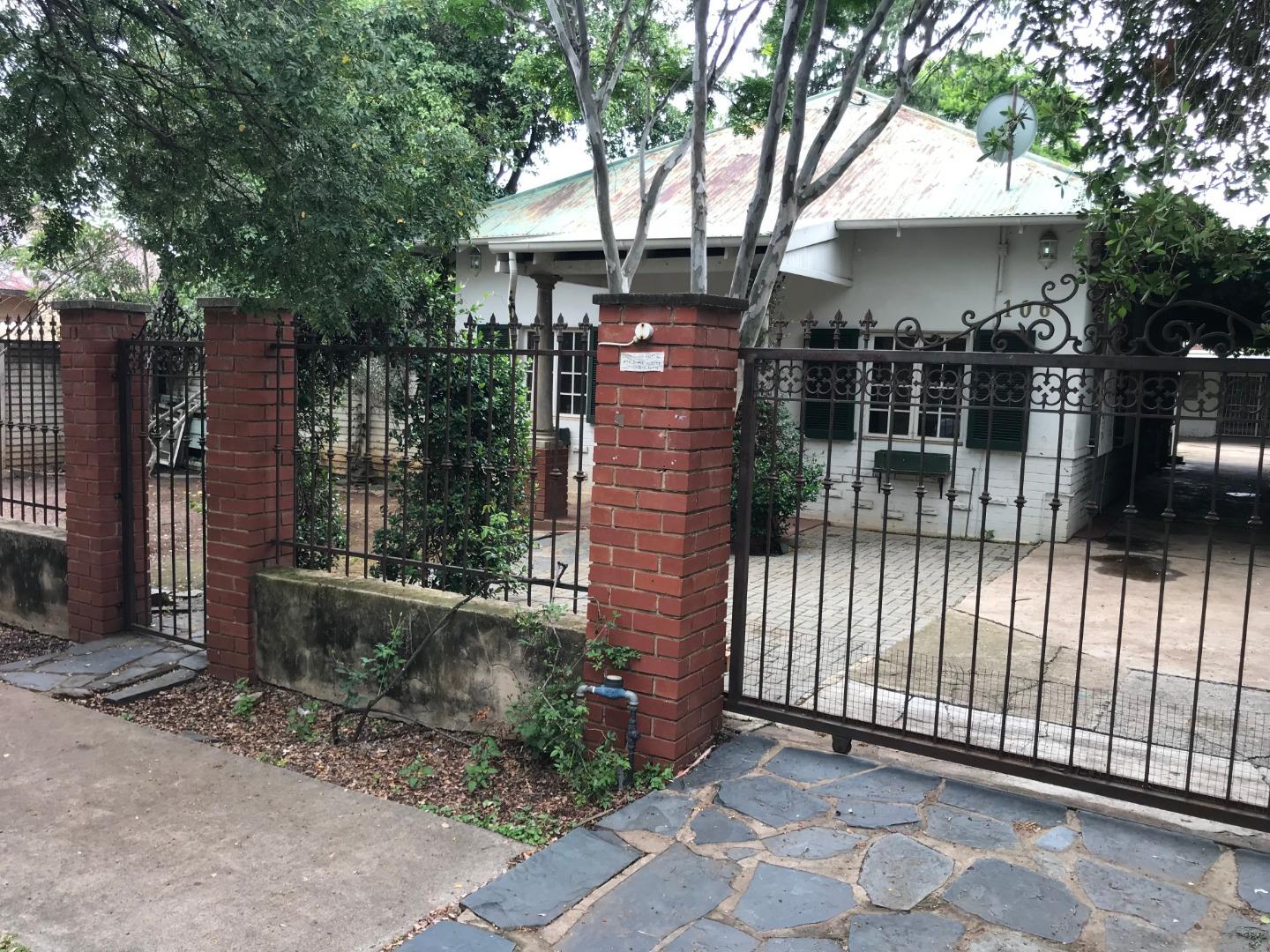 4 Bedroom House for sale in Sunnyside P24113843758