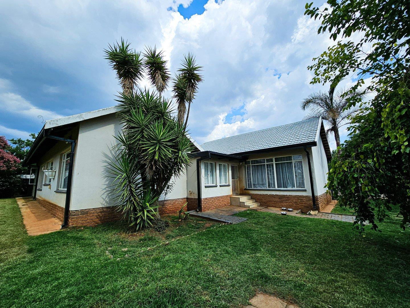 4 Bedroom House for sale in Greenhills P24113845327