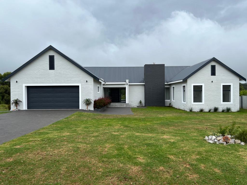 4 Bedroom House to rent in Royalston Residential Estate & Wildlife