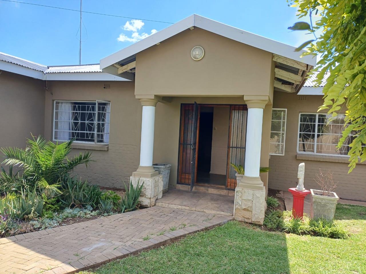 3 Bedroom House for sale in Lichtenburg P24113845620