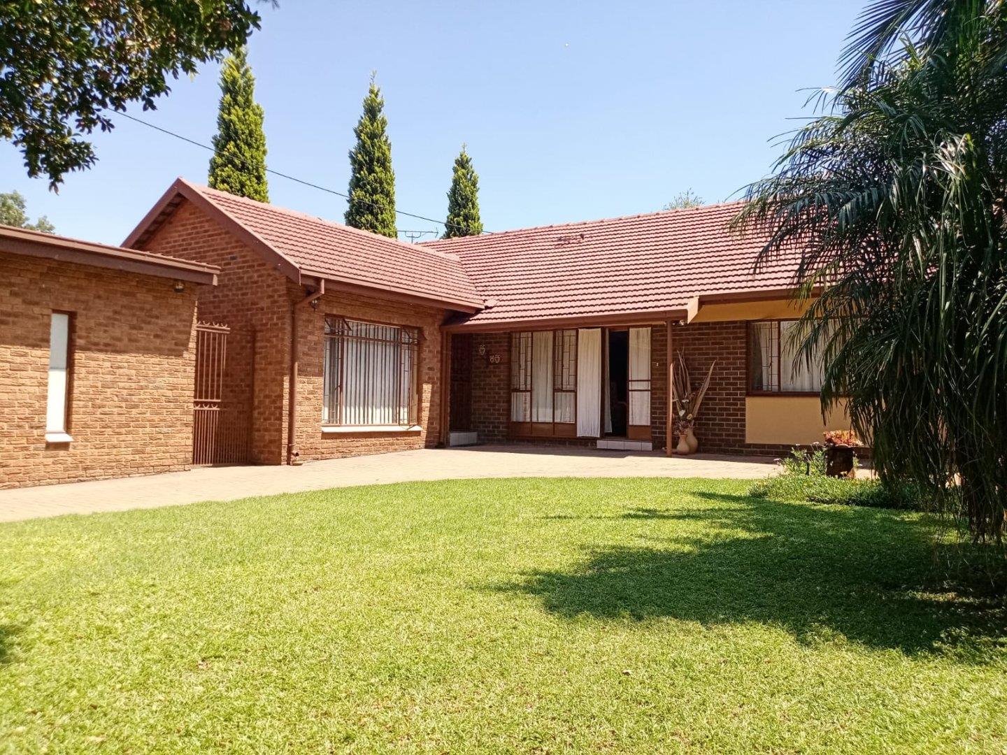 3 Bedroom House for sale in Silverton P24113846422