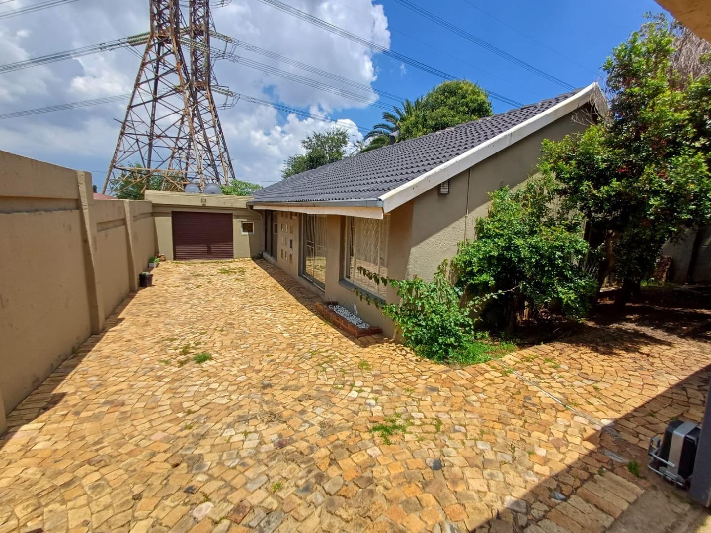 4 Bedroom House for sale in Tulisa Park 6 Andorra Crescent P24